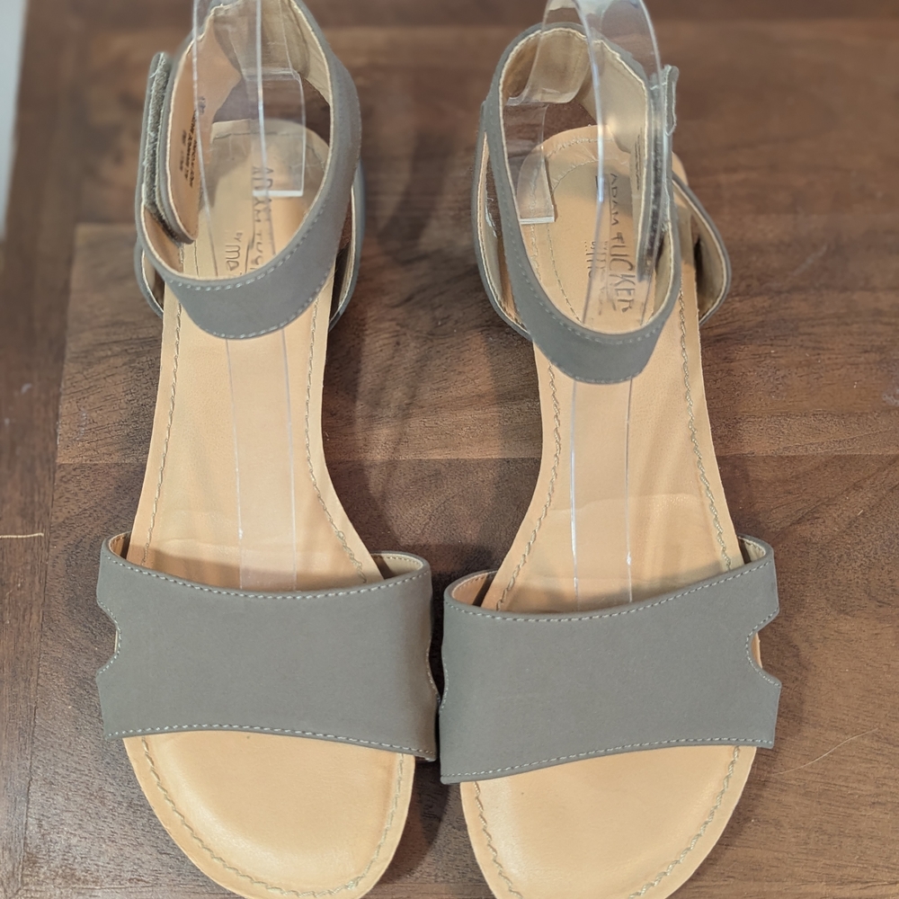 Adam Tucker Grayish Brown Sandals Women's 9 MALLY excellent Used Cond Me Too - Picture 2 of 8
